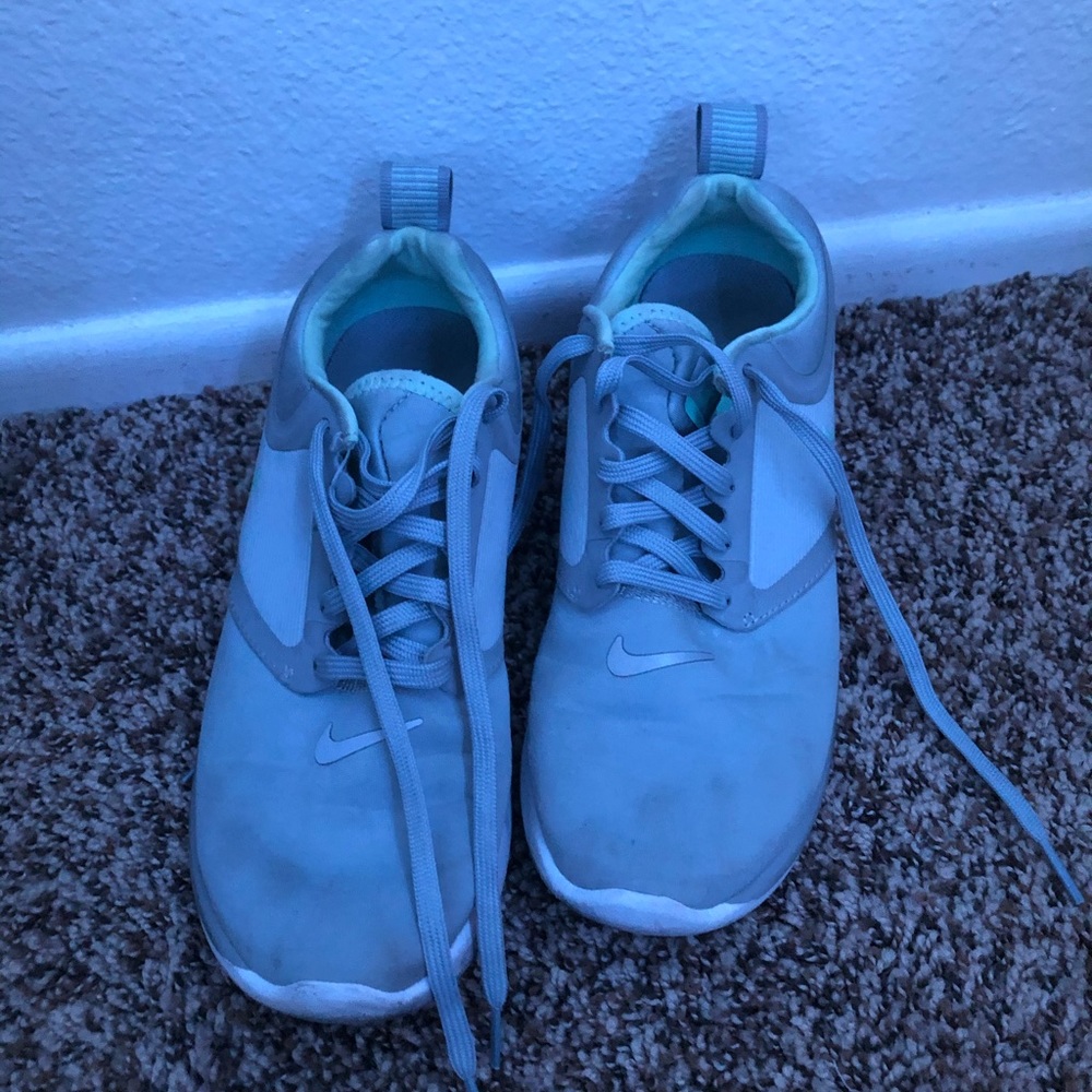 Nike till shoes